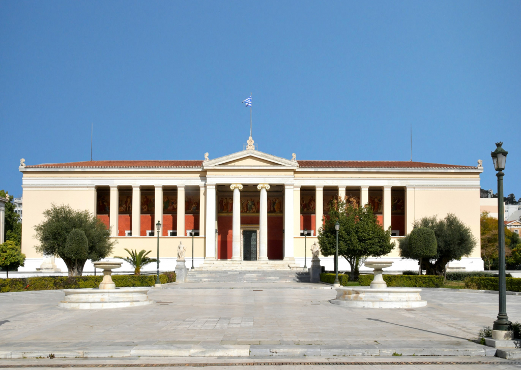 Τα Προπύλαια, το κεντρικό κτίριο του Εθνικού και Καποδιστριακού Πανεπιστημίου Αθηνών.