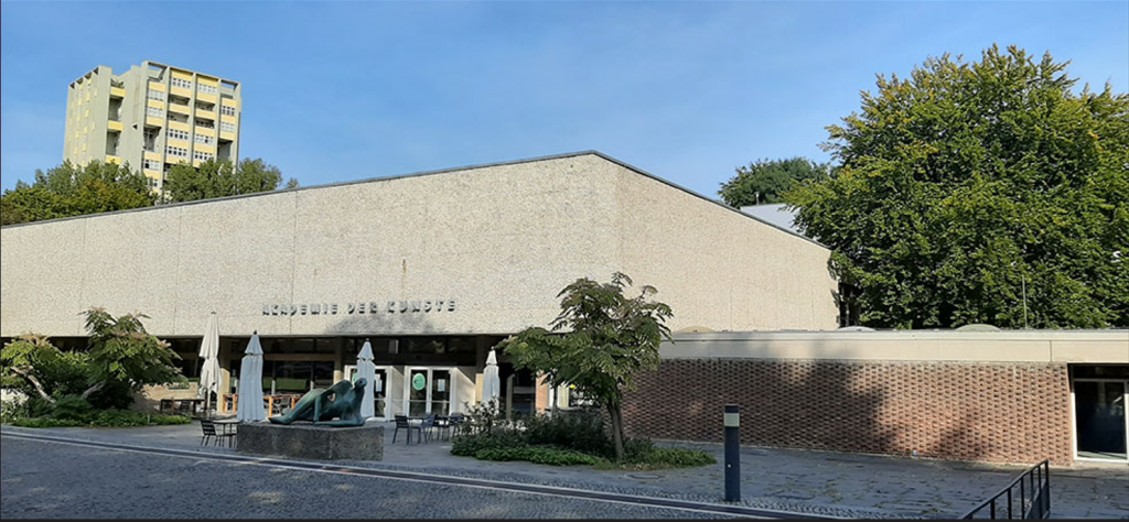 Το κτίριο της Ακαδημίας Τεχνών του Βερολίνου στην περιοχή του Hansaviertel το Βερολίνου (2019). Φωτογραφία: Λουκάς Μπαρτατίλας