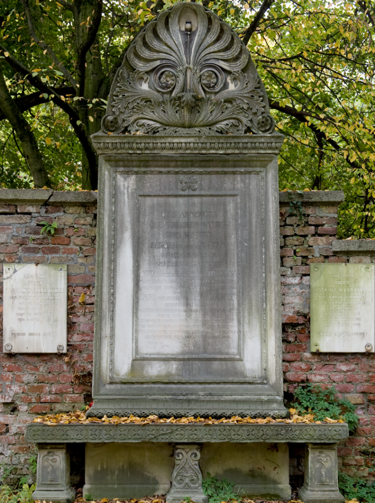 Οικογενειακό ταφικό μνημείο του Καρλ Βίλχελμ Βαρόνου φον Χάιντεκ (φωτογραφία: Michael Forstner).